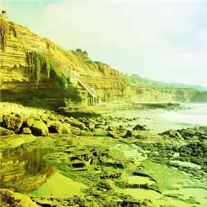 KYNAN - Garbage Beach Mp3